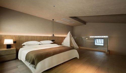 Bathtub Twin Room