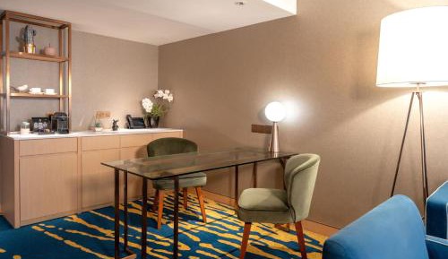 One-Bedroom Suite - Middle Floor