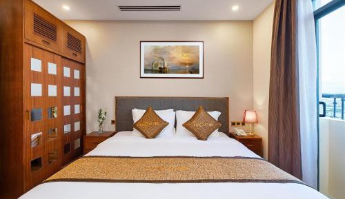 Deluxe King Suite