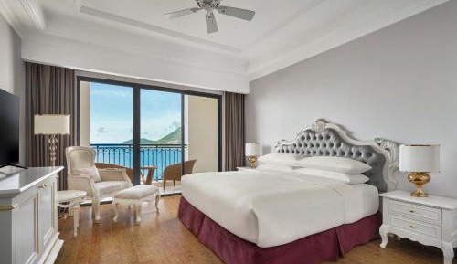 Deluxe, Ocean view King with Balcony