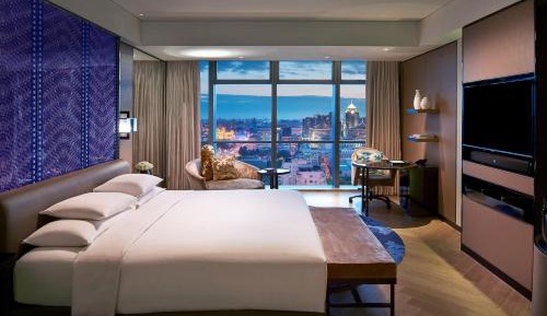 Special Offer - Luxury King Room inclusive Mini Bar for the first round