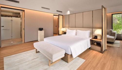 Villa Suite with King Bed - Second Floor