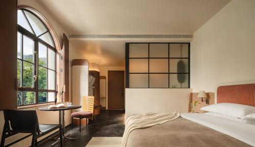 Queen Room