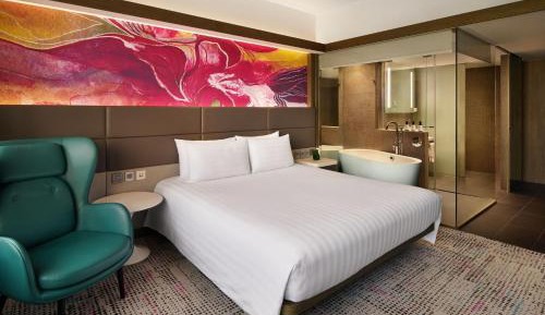 Executive King Room with Lounge Access and City View