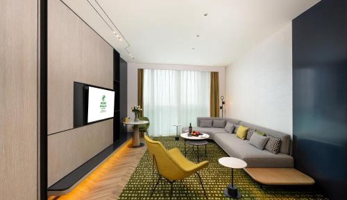 1 King Bed One-Bedroom Suite Outdoor Living Area
