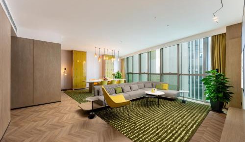 1 King 1 Bedroom Suite Dining Area