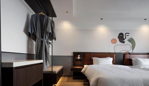 Projection Twin Room