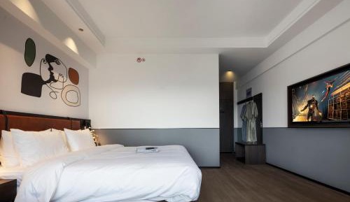 Deluxe Queen Room