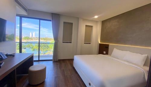 Deluxe Queen Room
