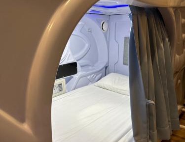 Mixed Space Capsule