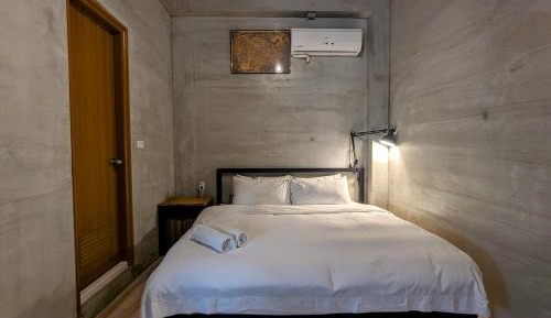 Deluxe Double Room with Shower