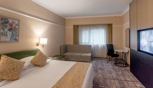 Standard King Room with Garden View