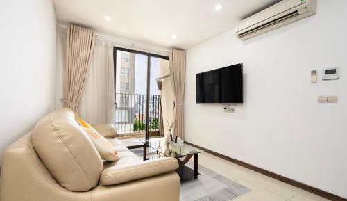 One-Bedroom Apartment with Pool View