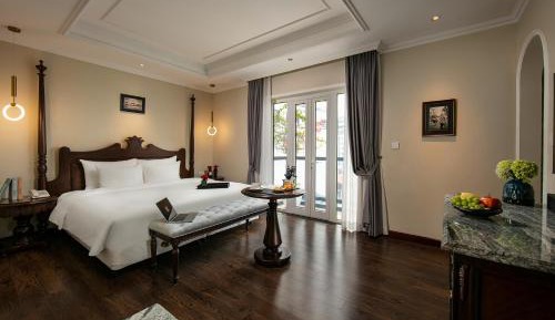 Grand Rue Signature Suite - Balcony & City View