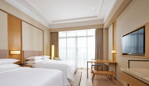 Twin Room with Golf View-Low Floor