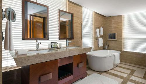 Premier King Suite
