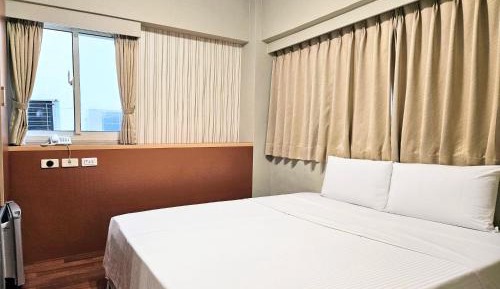 Standard Queen Room
