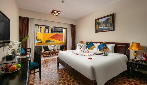 Trendy Double/Twin Room With Pool View & Balcony
