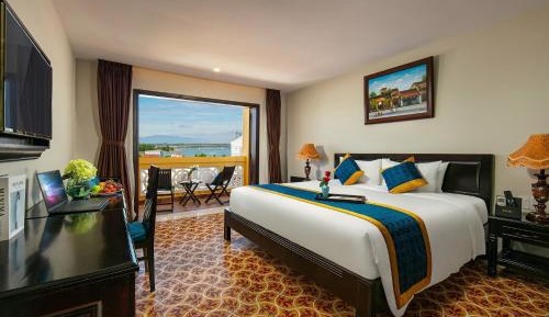 Premium Double/Twin With River View & Balcony