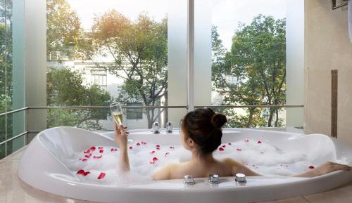 Elegant Corner Suite – Daily Free Afternoon & Mini Bar