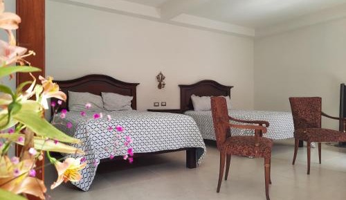 Deluxe Queen Suite