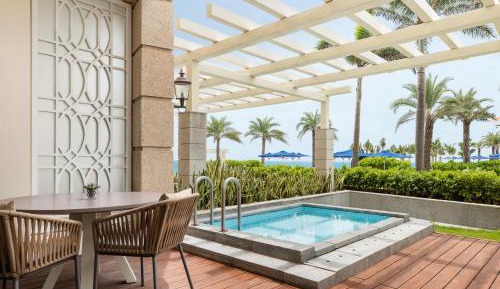 Deluxe Plunge Pool, Guest room, 1 King, Pool view