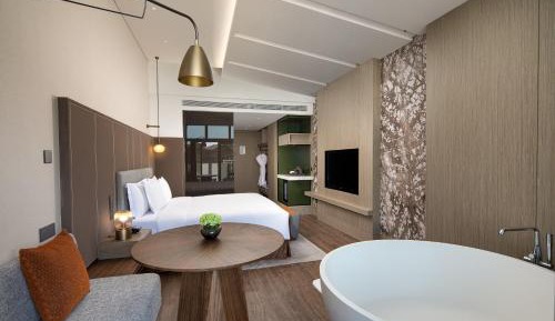 Standard King Room