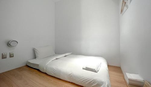 Japanese-Style Single Room