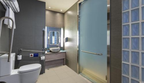 Standard Queen Room - Accessible