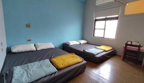 Standard Twin Room with Shared Bathroom