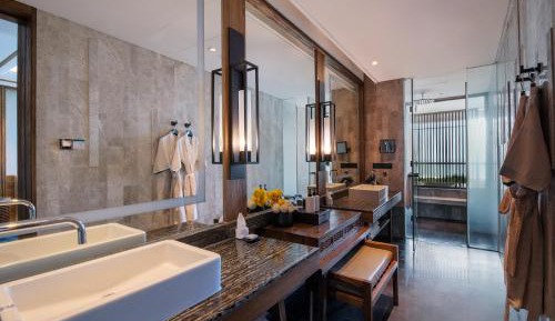 One-Bedroom Suite with Sea View
