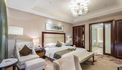 Superior King Smoking Suite