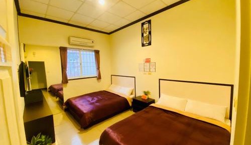 Quadruple Room with Shared Bathroom
