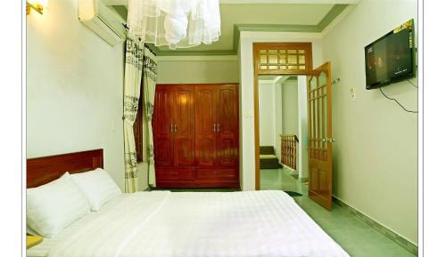 Triple Room with Shared Bathroom
