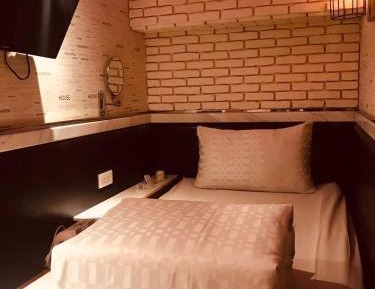 Single Bed in Dormitory Room with Shared Bathroom
