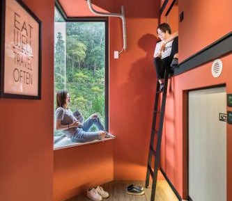 Bunk Bed in Mixed Capsule Room