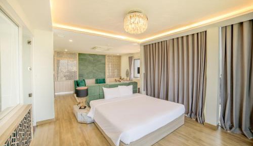 Deluxe King Room