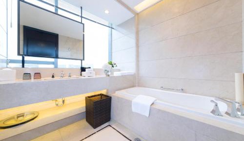 Queen Room with Spa Bath