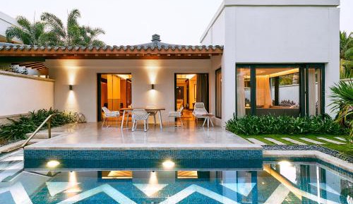 1-Bedroom Pool Villa ( Comlimentary round trip transfer service from Sanya Airport + mini bar)