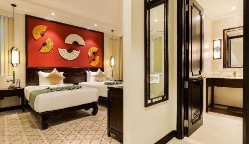 Superior Twin Room with Large Window