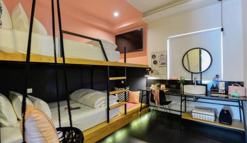 DELUXE TWIN NEST - FREE LAUNDRY, MINIBAR