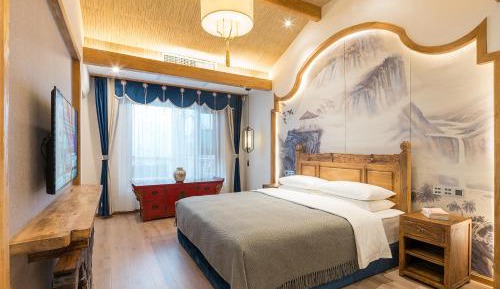 Deluxe Suite with Spa Bath