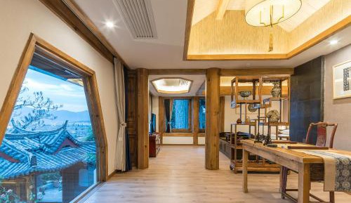 Suite with Garden View