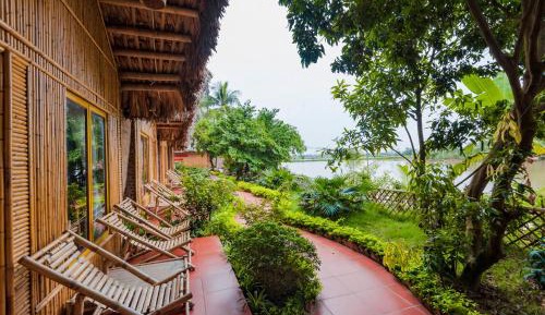 Deluxe Double Bungalow with Garden View 