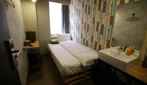 Deluxe Single Room with Shared Bathroom