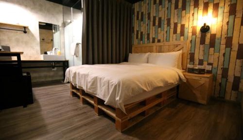 Standard Double Room with no Window