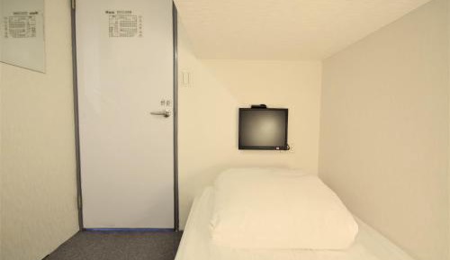 Single Room with Shared Bathroom (Lower Deck)