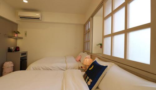Quadruple Room with Private Bathroom