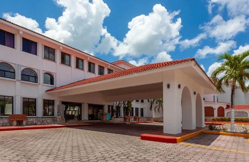 Colonos Cuzamil Hotel | Cozumel Hotel & Resort, Trademark Collection by Wyndham