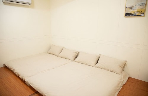 Longtan District Bed & Breakfast | Grandma's home